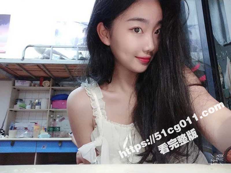 南京艺术学院 极品高颜值舞蹈生 萧玟莹 主动掰开逼给富二代男友看 屁股撅高高被后入爆操 非常带劲-51吃瓜网