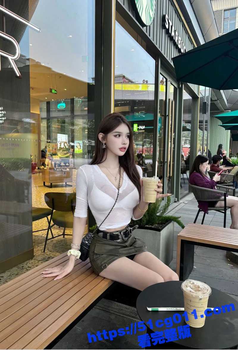 榜一大哥亲自曝光自己守护了很久的抖音女网红!江苏苏州的妹子 叫床的时候像母狗一样! - 51吃瓜网-51吃瓜网