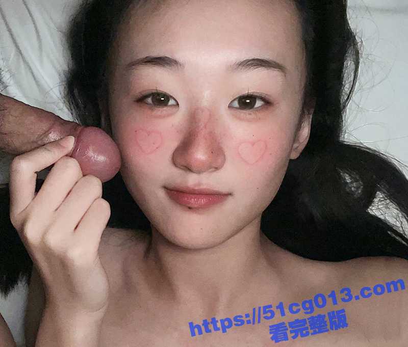 河北高颜值女大学生 清纯白嫩身材一流 与男友自拍视频遭泄露 玩完翘臀后爆操嫩穴 最后喷射一脸-51吃瓜网