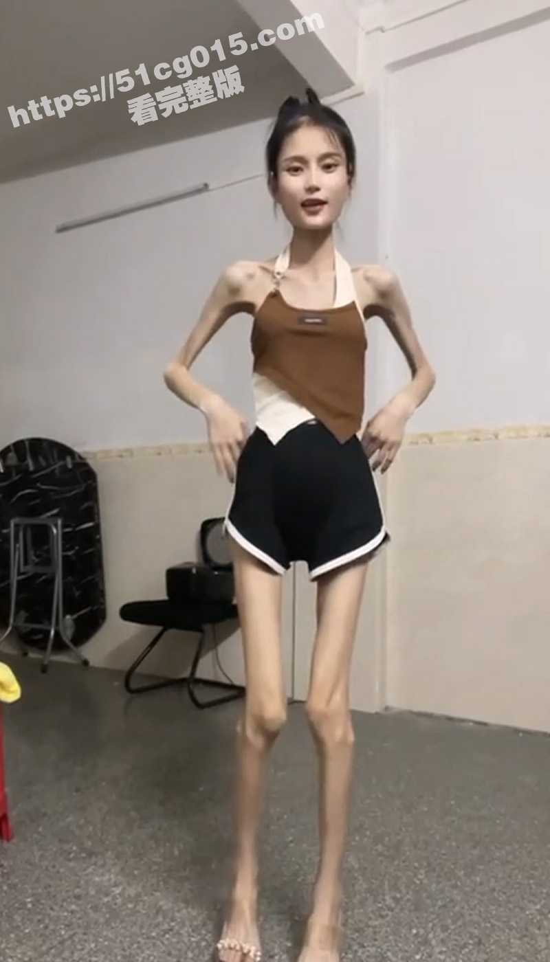 兄弟们 喜欢这款吗?这是不是你们要的又细又长的大长腿骨感美女?赶紧进来冲吧 - 51吃瓜网-51吃瓜网