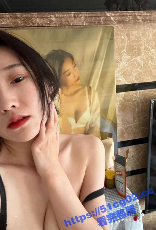 人前贤妻良母 人后反差少妇 绝美人妻在家各种制服裸舞 勾引在上班的老公 不是一般的骚-51吃瓜网