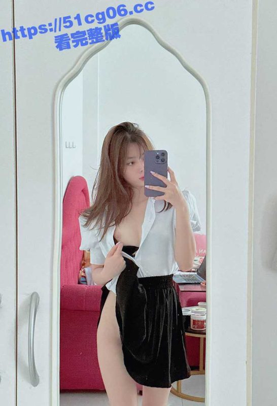 校花学生妹怎样安慰异地恋男友 当然是裸照加性感小视频啦！小穴超嫩 阴毛稀疏 妥妥的极品母狗！-51吃瓜网