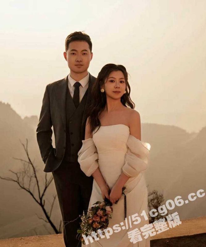 西安已婚人妻母狗被曝光 骚货结婚的前一天还偷偷的在跟炮友打炮 撅个大腚被操出超多黏黏糊糊的白浆-51吃瓜网