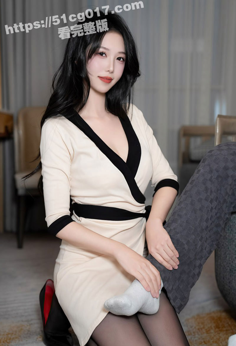 御姐气质的高颜值模特 利世 化身上门技师 为瓜友带来白色蕾丝内衣配黑丝袜的性感写真秀！ - 51吃瓜网-51吃瓜网