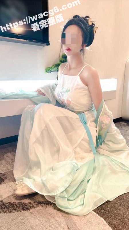 以给姐姐汉服拍照为名 诱导爆操姐姐嫩穴 边喷水边不停的说我太敏感了不要操了！-51吃瓜网