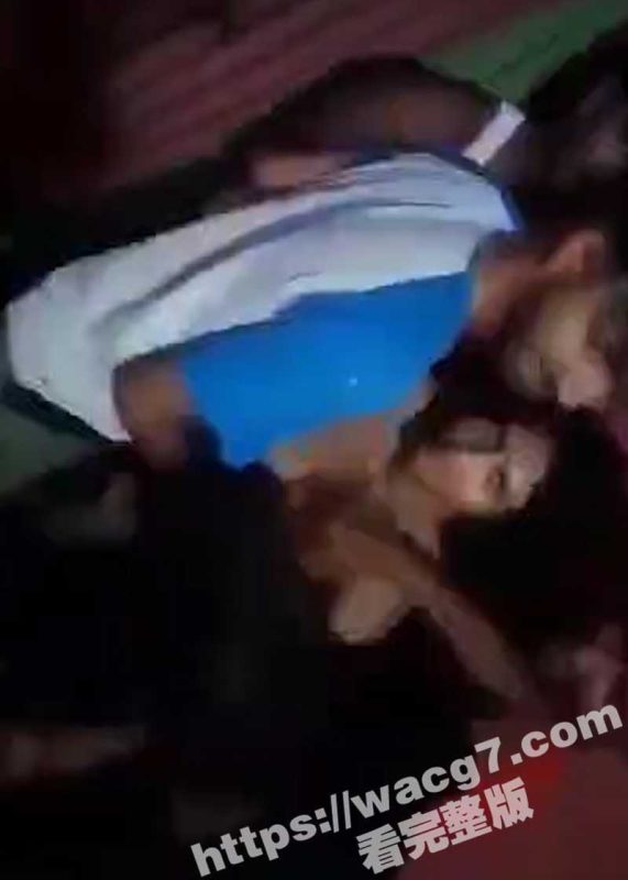 印度真实强奸 大奶少女被数十人轮奸 还不忘拍小视频 在印度女人真是一点安全感都没有呀！-51吃瓜网