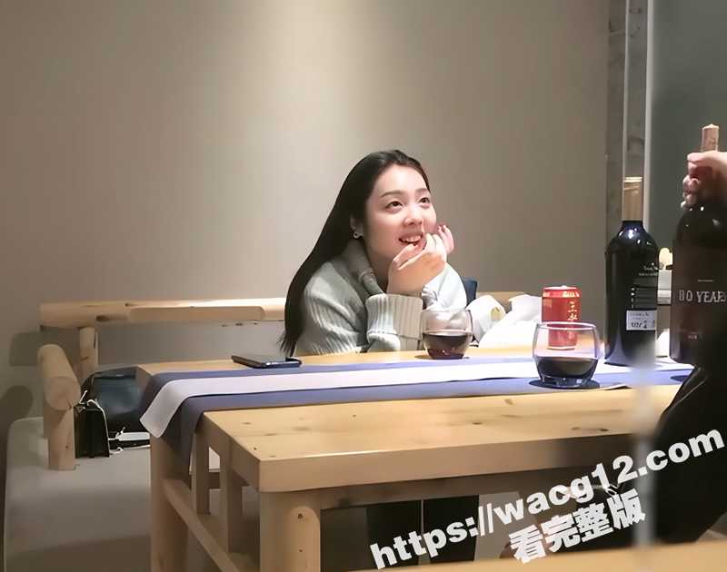 灌醉极品大学校花 强推扒光掰开美腿 强行插入抽插打炮 刚开始还不愿意酒劲上来 直接上位骑乘 - 51吃瓜网-51吃瓜网