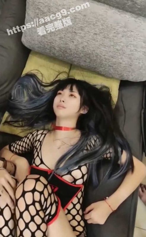 极品娇小双马尾萝莉 连体渔网袜大秀 白虎嫩穴遭3P轮流猛插 表情一脸生无可恋-51吃瓜网