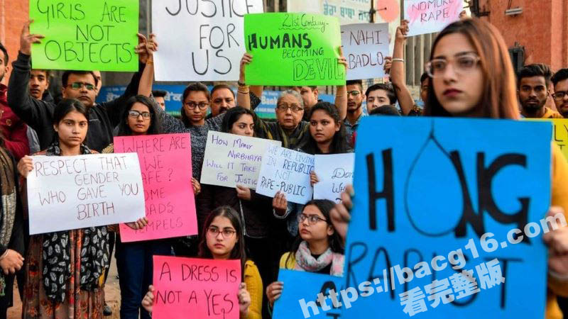 印度女子前往做礼拜时 在出租车内被僧人强奸 印度总能创造神话啊 这是在借着信仰行不轨之事吗？-51吃瓜网