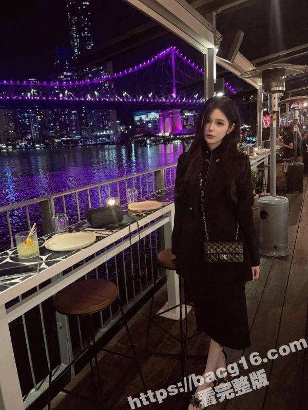 广州巨乳外围女 宋忆昕 被金主包养视频流出 口交侍奉无套爆操 骚劲爆棚！-51吃瓜网