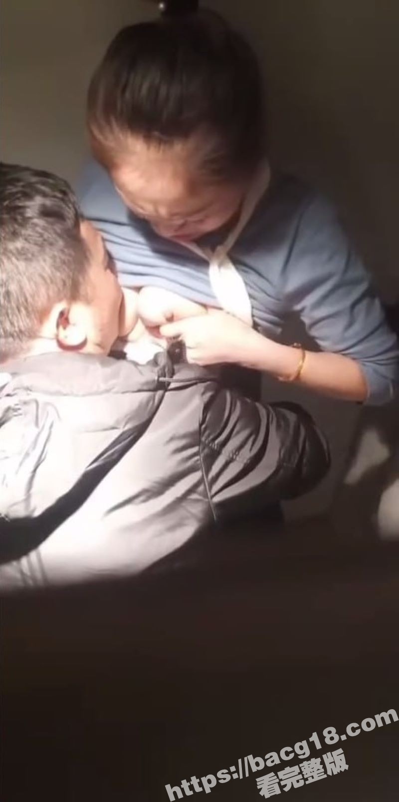 河南郑州万达广场柜姐 不雅视频流出 和男友厕所激情爱抚 对着巨乳一顿猛啃 爽的欲仙欲死！ - 51吃瓜网-51吃瓜网