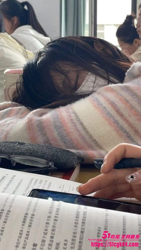 反差女大学生约炮调教 女上位猛骑爽到叫爸爸 嫩穴紧裹棒身啪啪撞击！-51吃瓜网